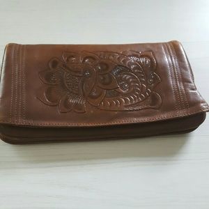 VINTAGE  Flores boho tooled leather clutch